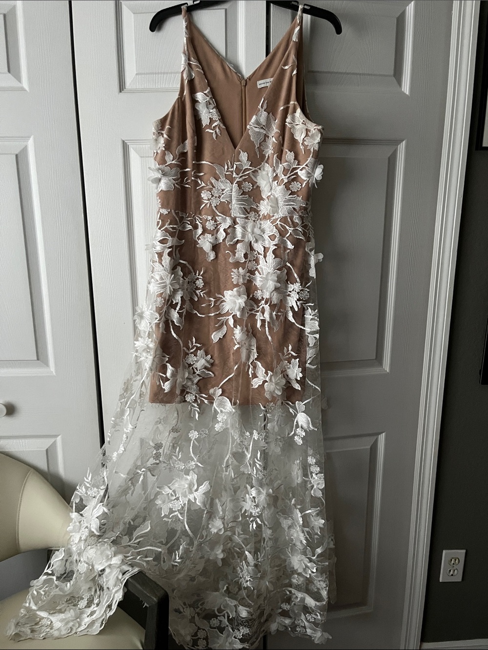 Dress the Population Nude and White Floral High-Low V-Neck Dress